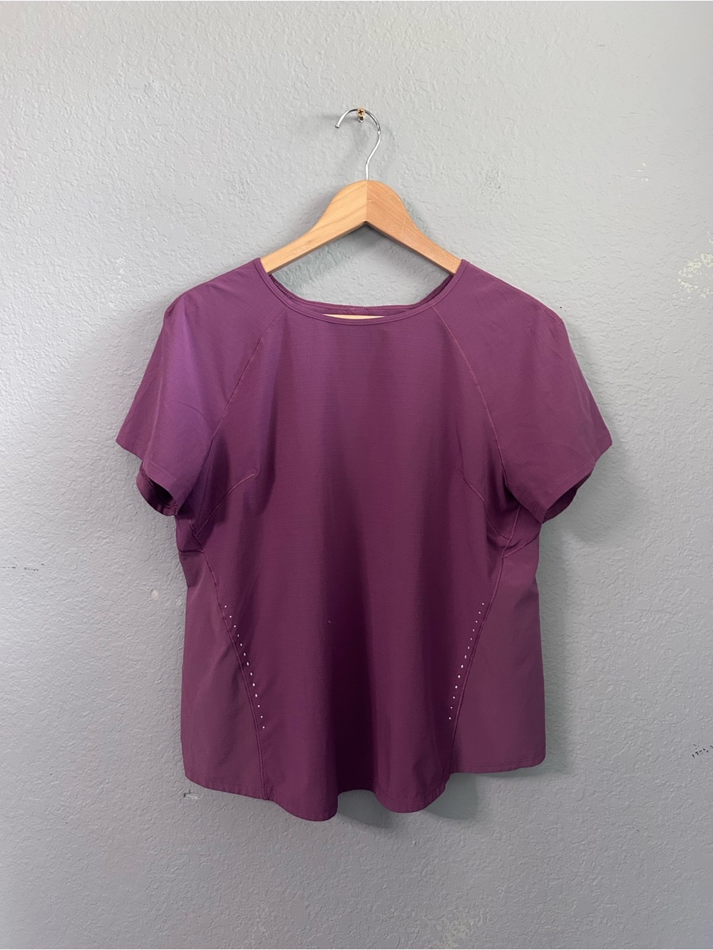 Lululemon Lightweight Stretch Run Shirt - Picture 5 of 9